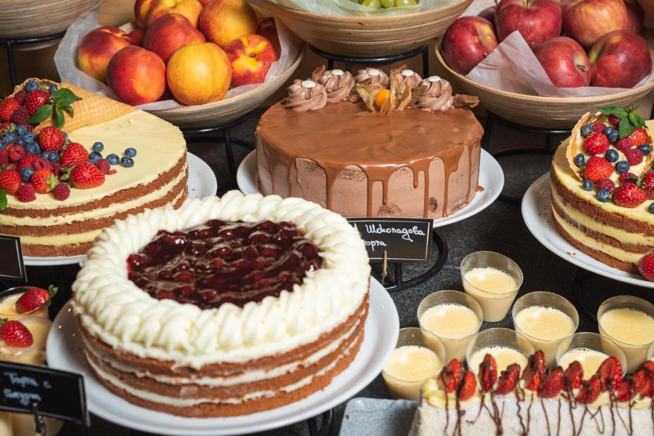 Hotel Arte Spa & Park Velingrad Ngoại thất bức ảnh A selection of cakes