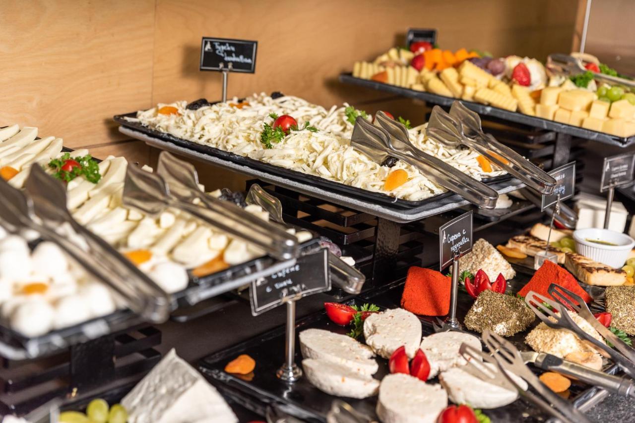 Hotel Arte Spa & Park Velingrad Ngoại thất bức ảnh A buffet at a hotel