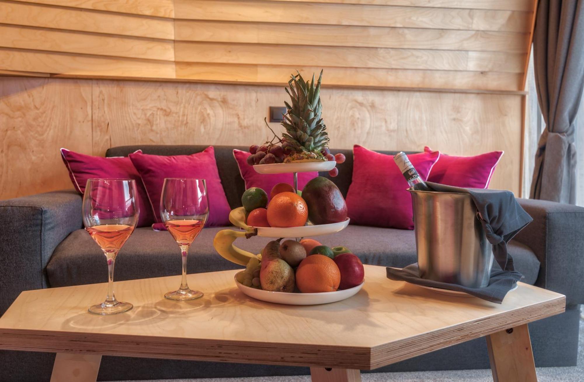 Hotel Arte Spa & Park Velingrad Phòng bức ảnh A suite at the Hotel de la Couronne